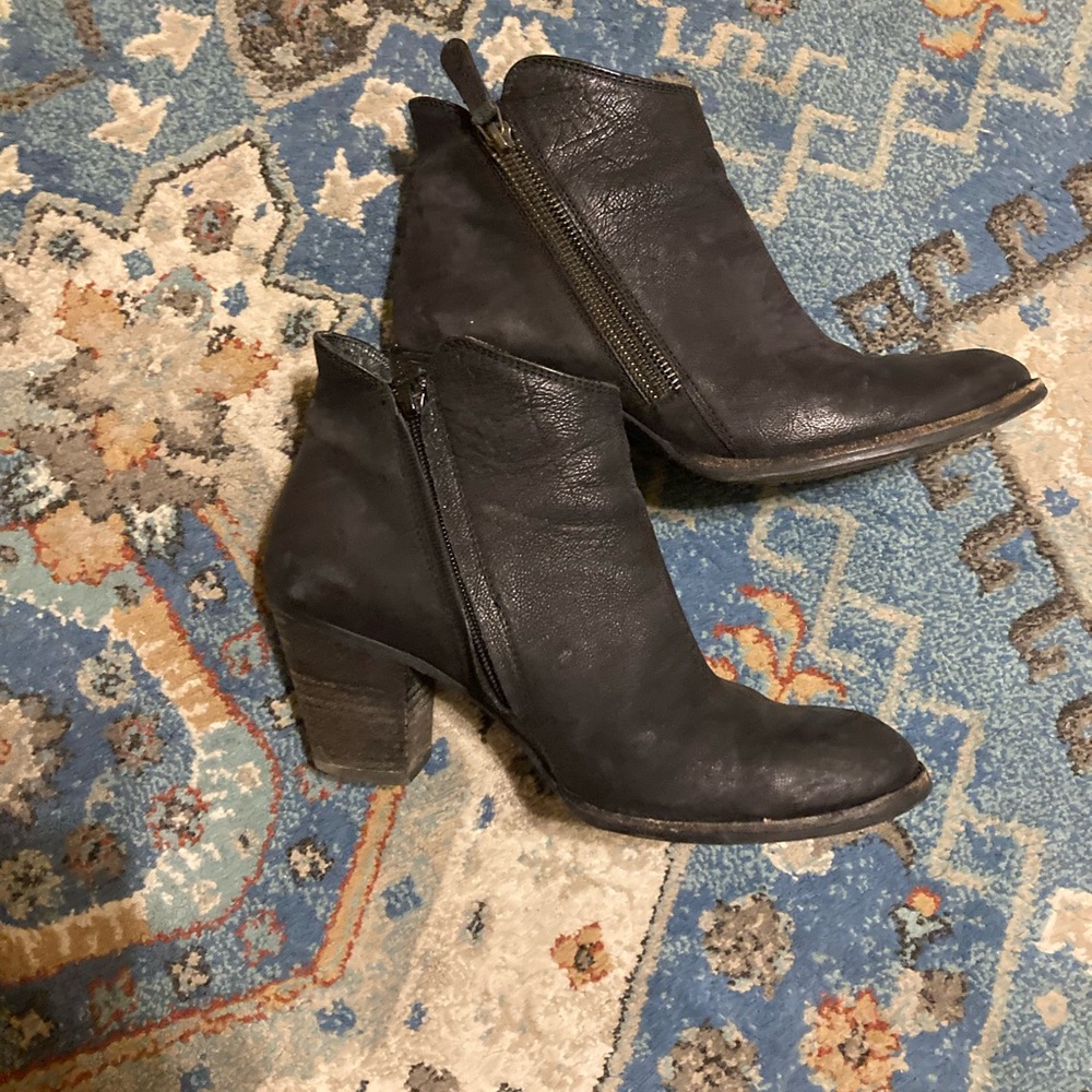 Paul Green Black Leather Ankle Booties